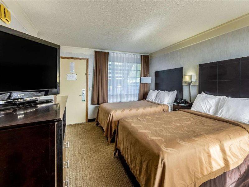 Quality Inn Lakefront Saint Ignace Exteriér fotografie