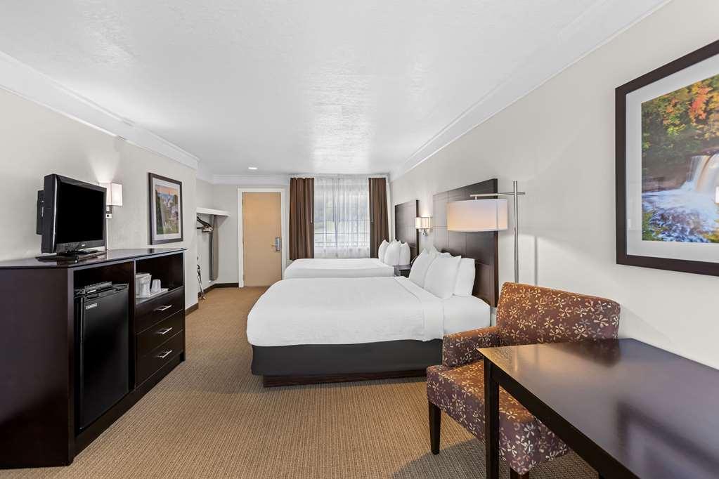 Quality Inn Lakefront Saint Ignace Pokoj fotografie