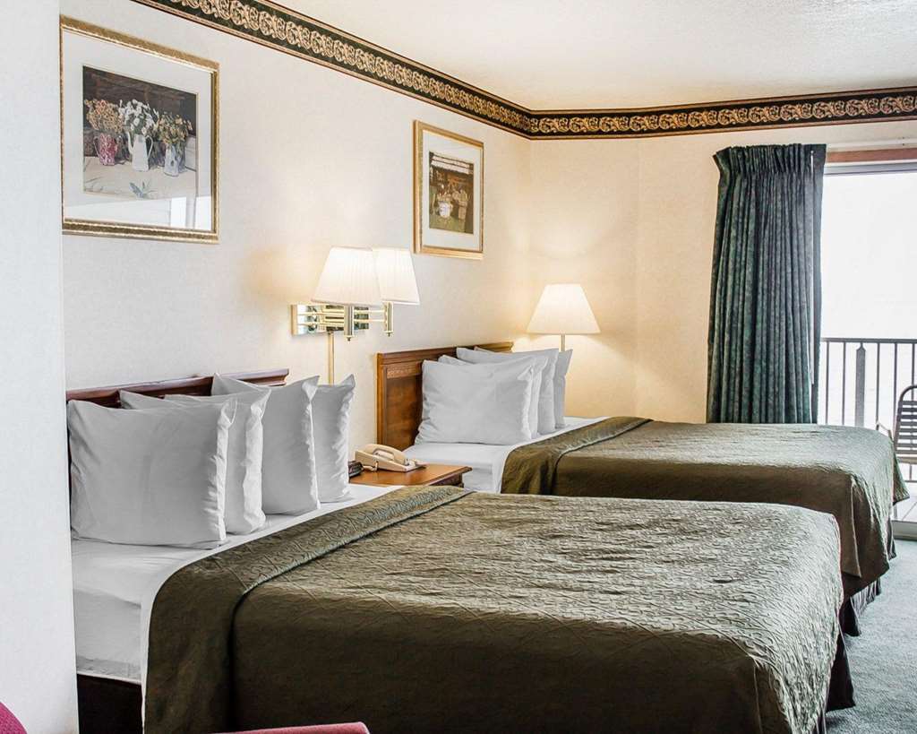 Quality Inn Lakefront Saint Ignace Pokoj fotografie